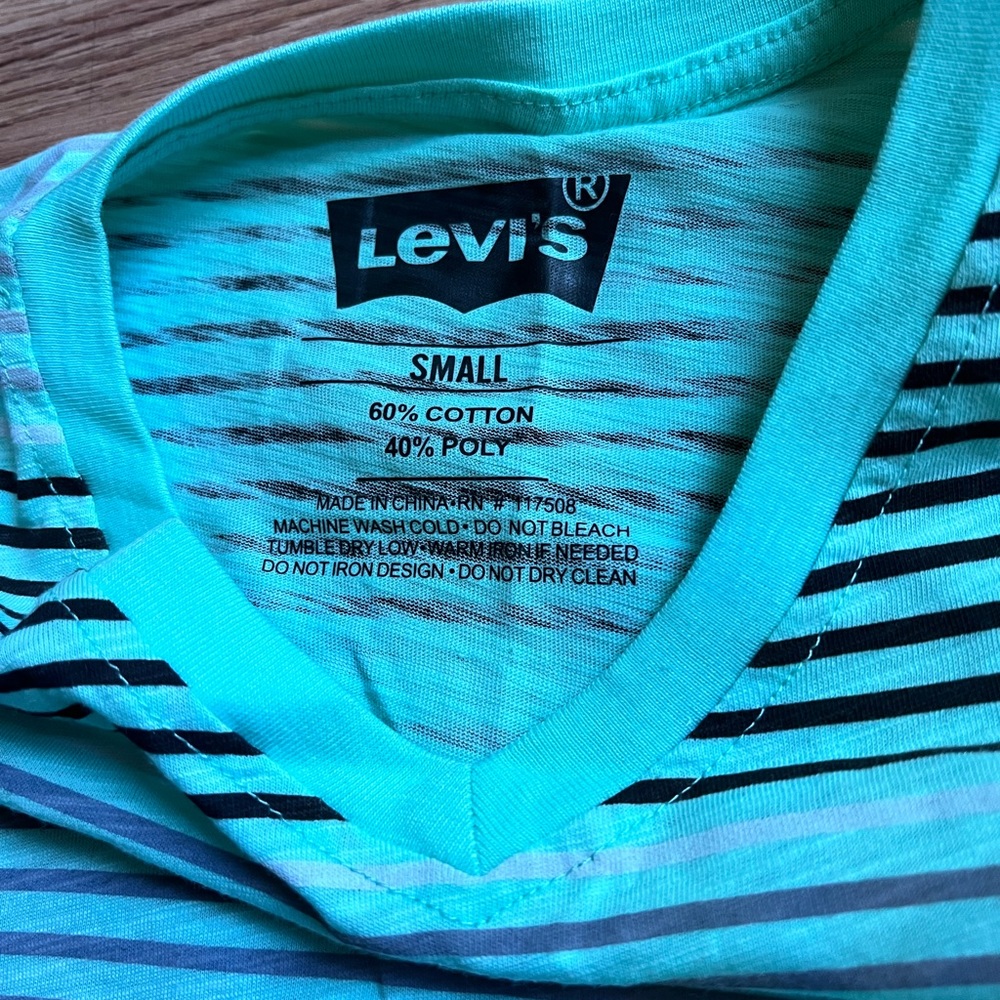 NEW Men Levi’s Short Sleeve Striped T-shirt - Picture 3 of 5